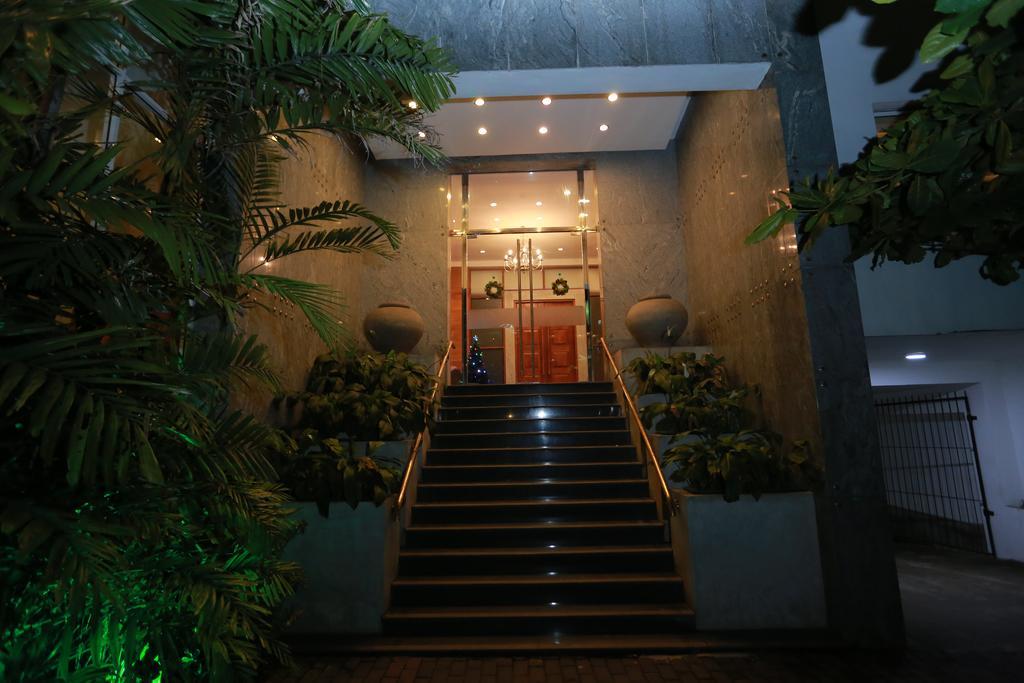 Refresh Hotel Hikkaduwa Exterior foto